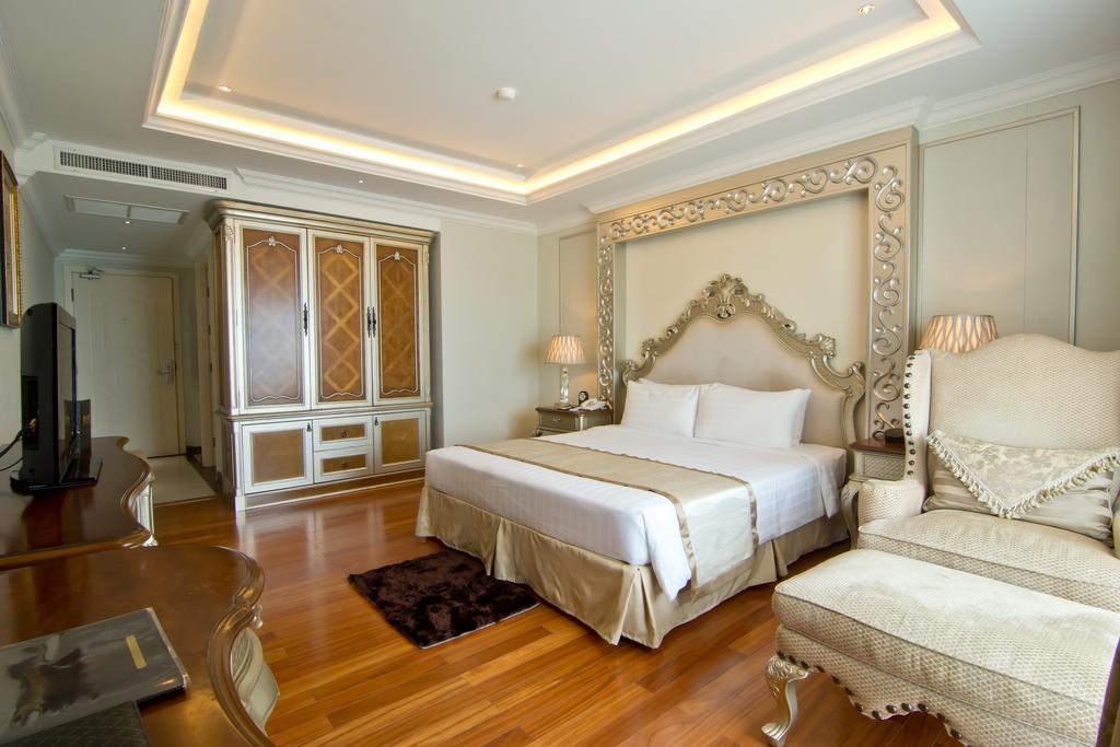 Отель Lk The Empress 4*
