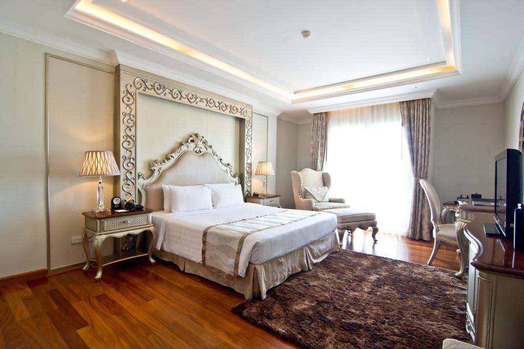 Отель Lk The Empress 4*
